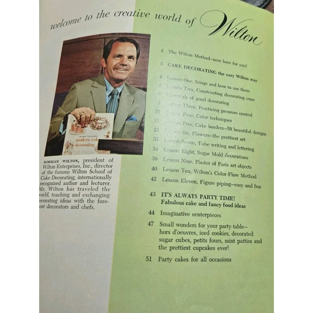 Wilton‎ Vintage Cake Decorating Kit Tips Book Parchment Set Retro Used